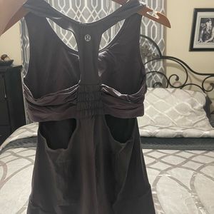 Lululemon tank size 6